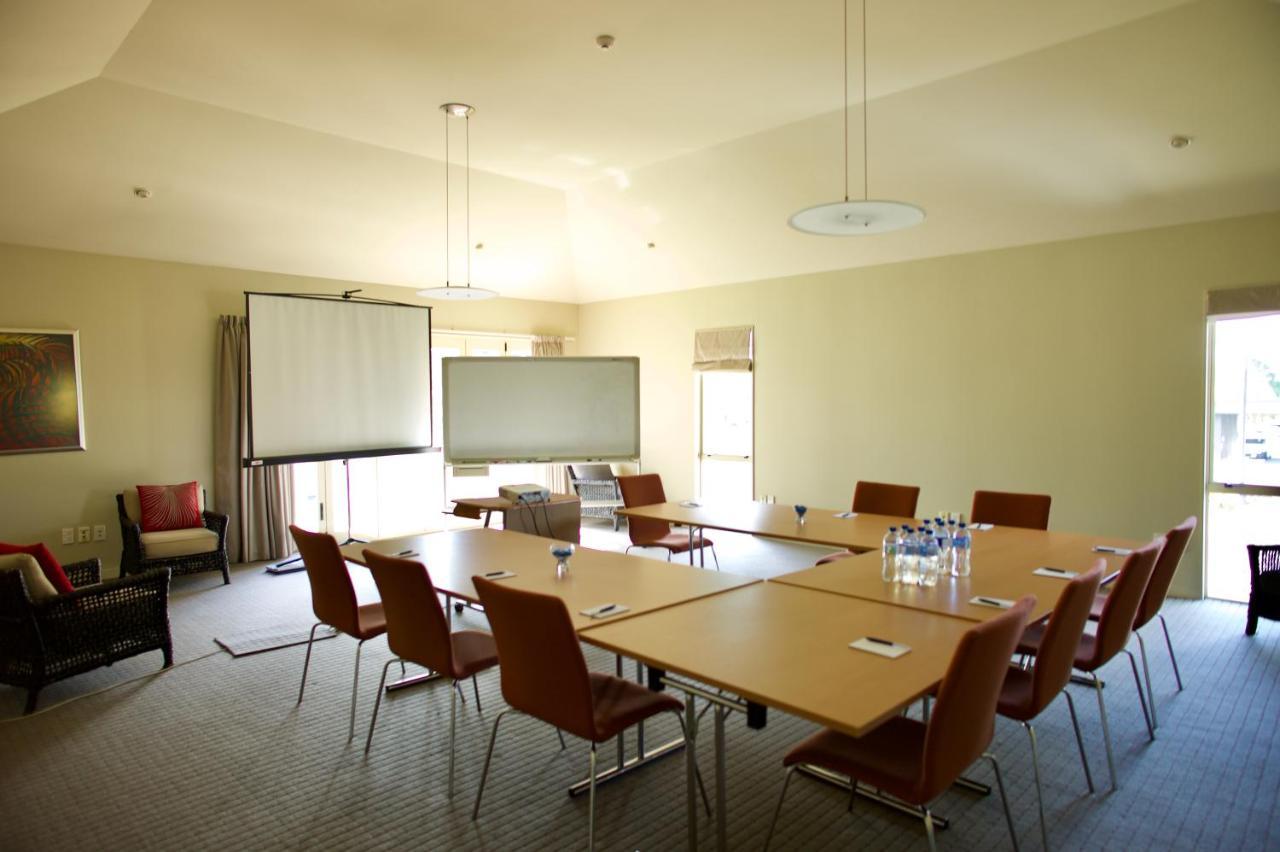 리갈 팜스 리조트 로토루아 외부 사진 The boardroom at the National Wine Centre