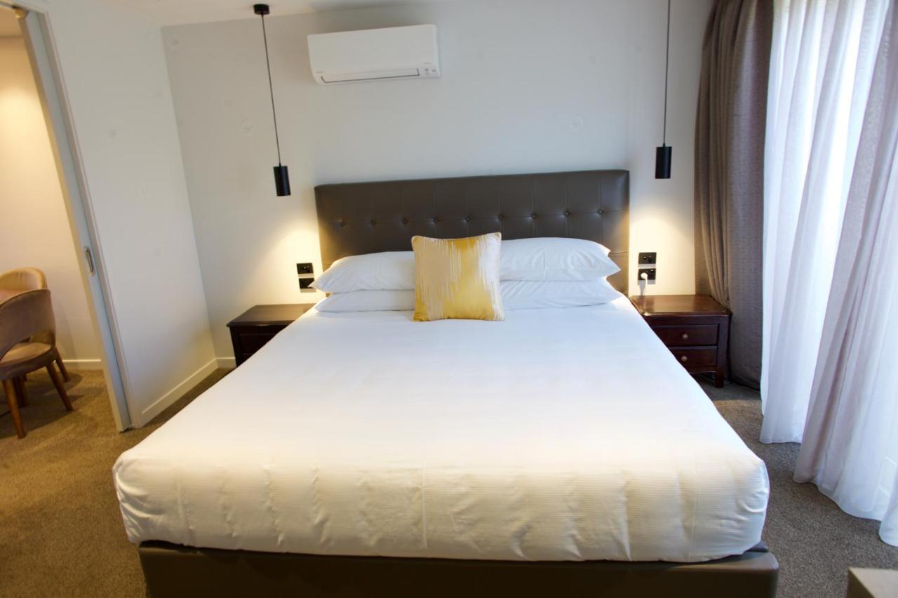 리갈 팜스 리조트 로토루아 외부 사진 A bedroom at the hotel