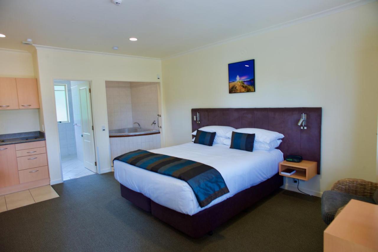 리갈 팜스 리조트 로토루아 외부 사진 A studio apartment in New Zealand