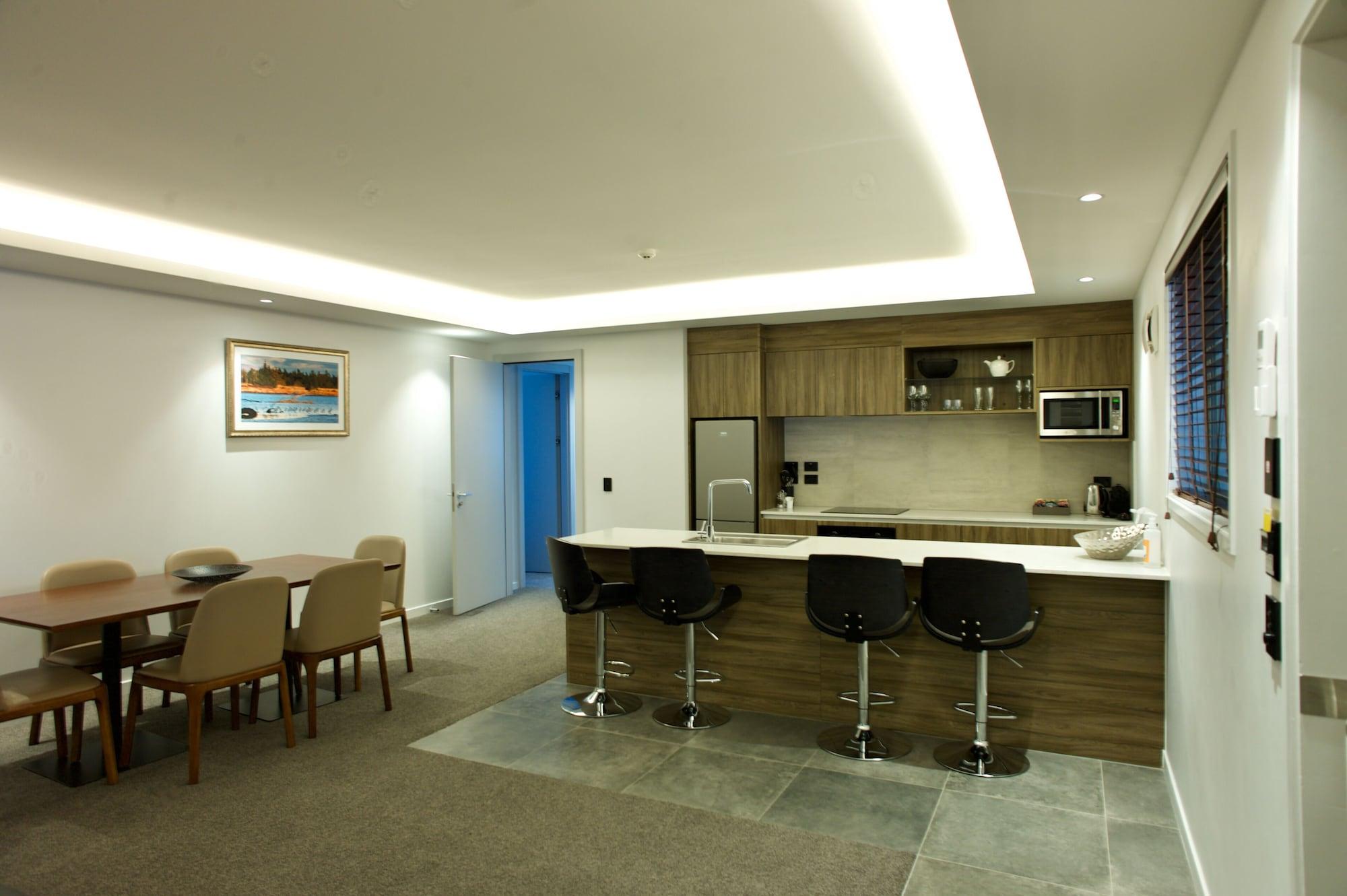 리갈 팜스 리조트 로토루아 외부 사진 A kitchen in a serviced apartment