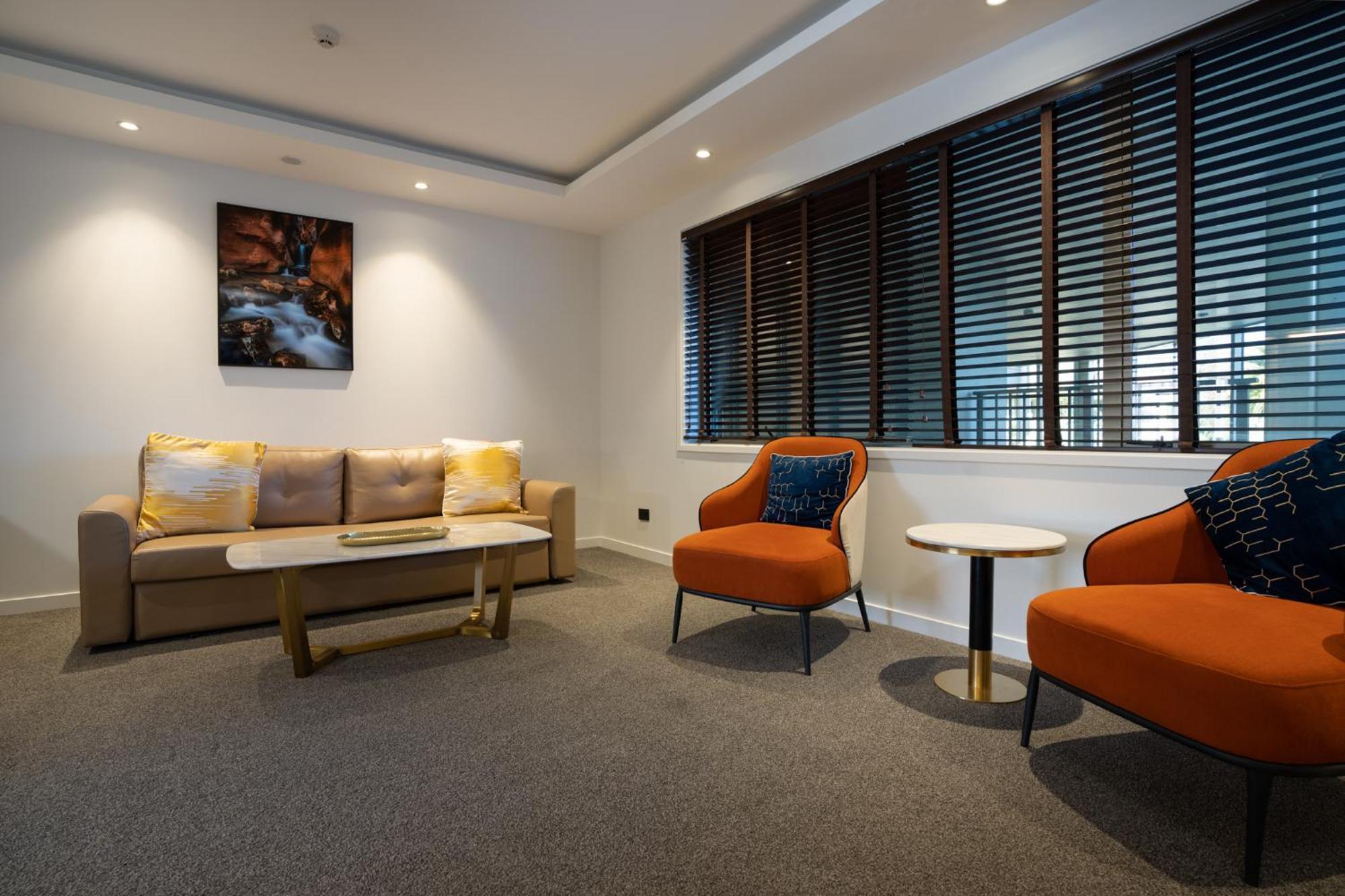 리갈 팜스 리조트 로토루아 외부 사진 The lounge at the new terminal