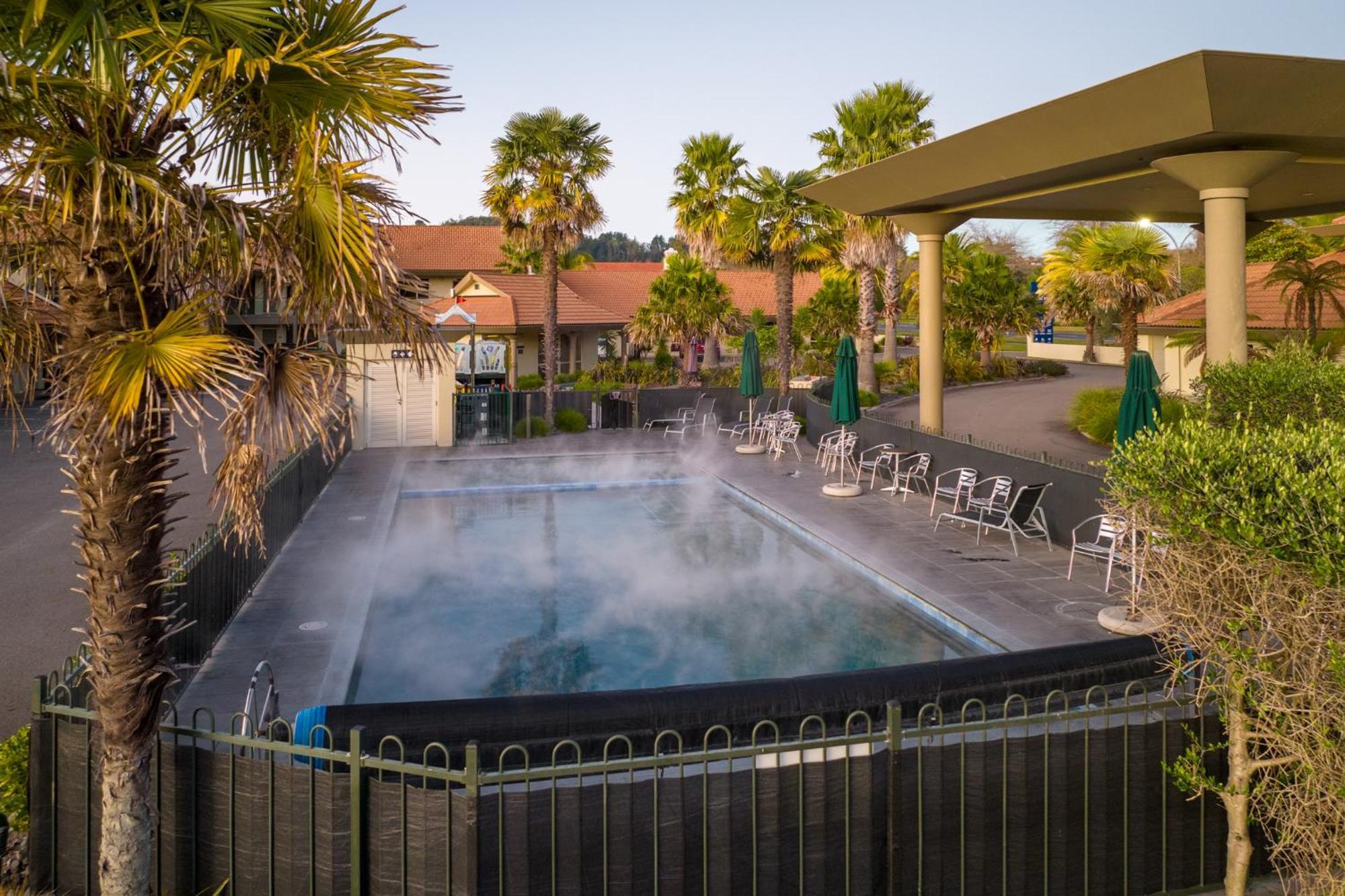 리갈 팜스 리조트 로토루아 외부 사진 Thermal hot pool at Porirua